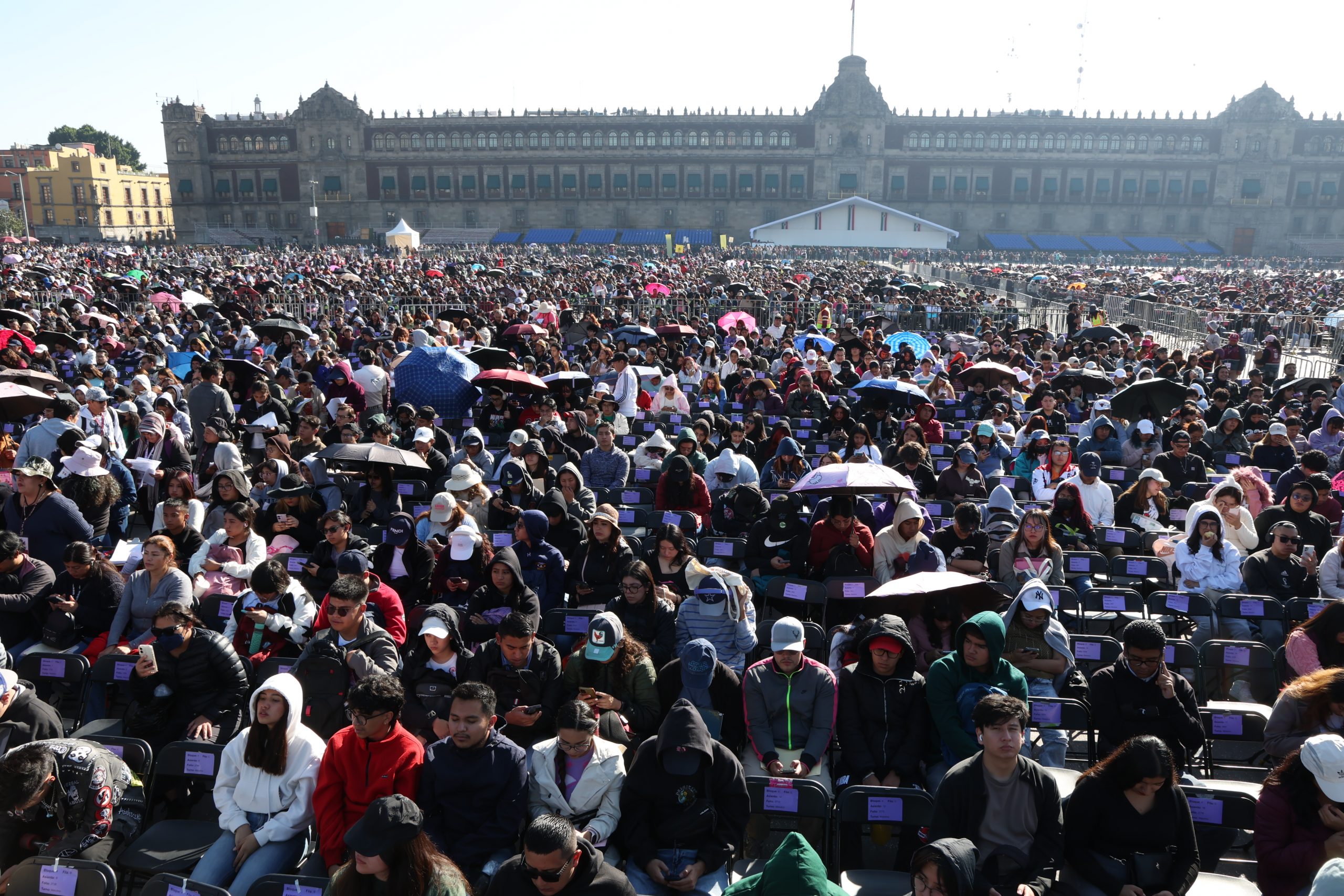 Beca a Universitarias y Universitarios para Transporte y Más. Fotografía: La Isabel.