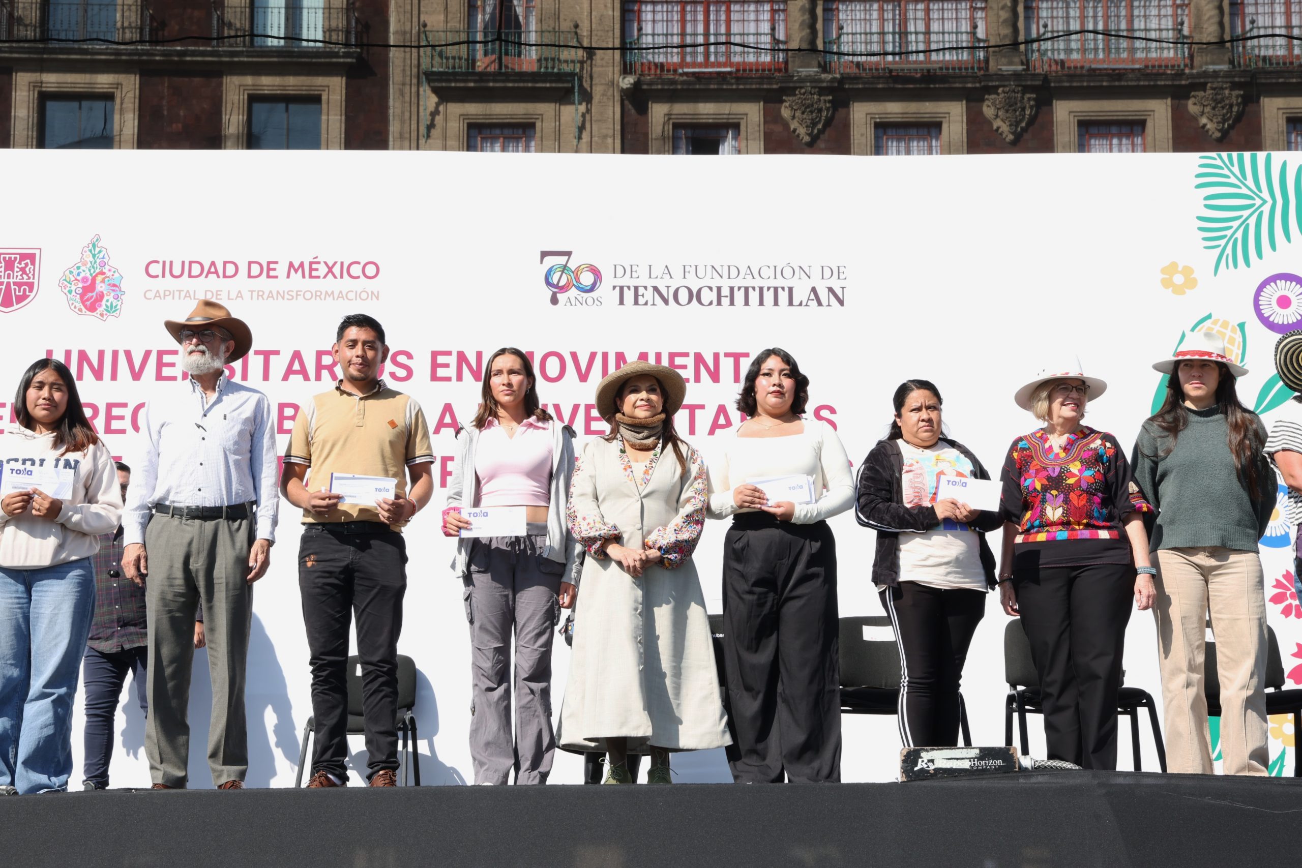 Beca a Universitarias y Universitarios para Transporte y Más. Fotografía: La Isabel.