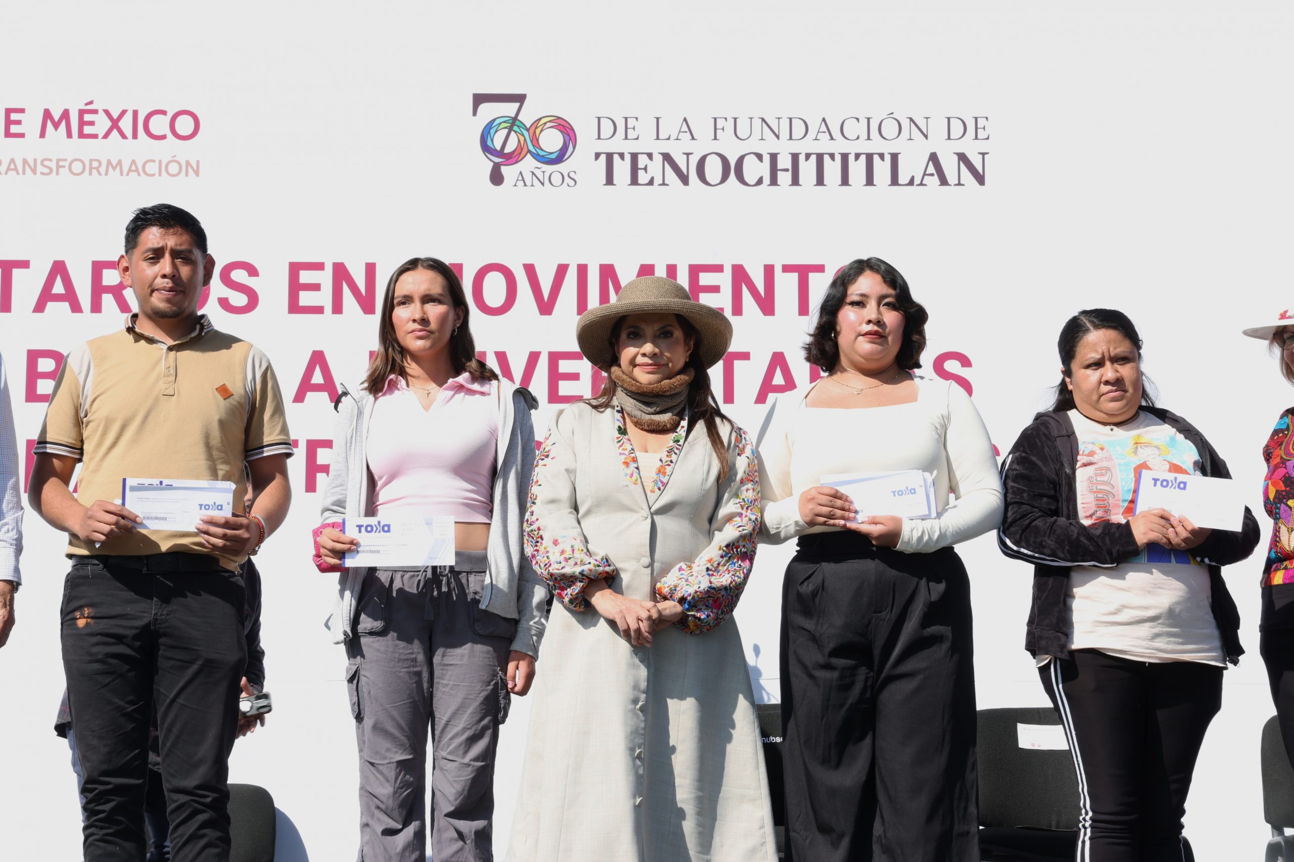 Beca a Universitarias y Universitarios para Transporte y Más. Fotografía: La Isabel.