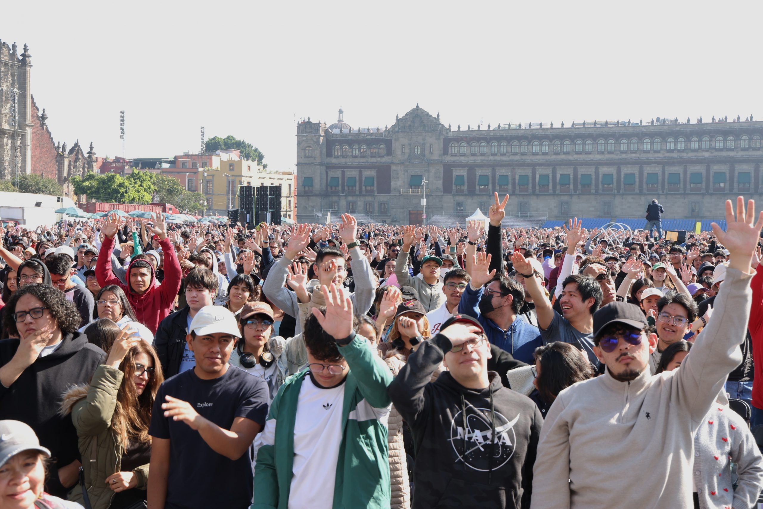 Beca a Universitarias y Universitarios para Transporte y Más. Fotografía: La Isabel.