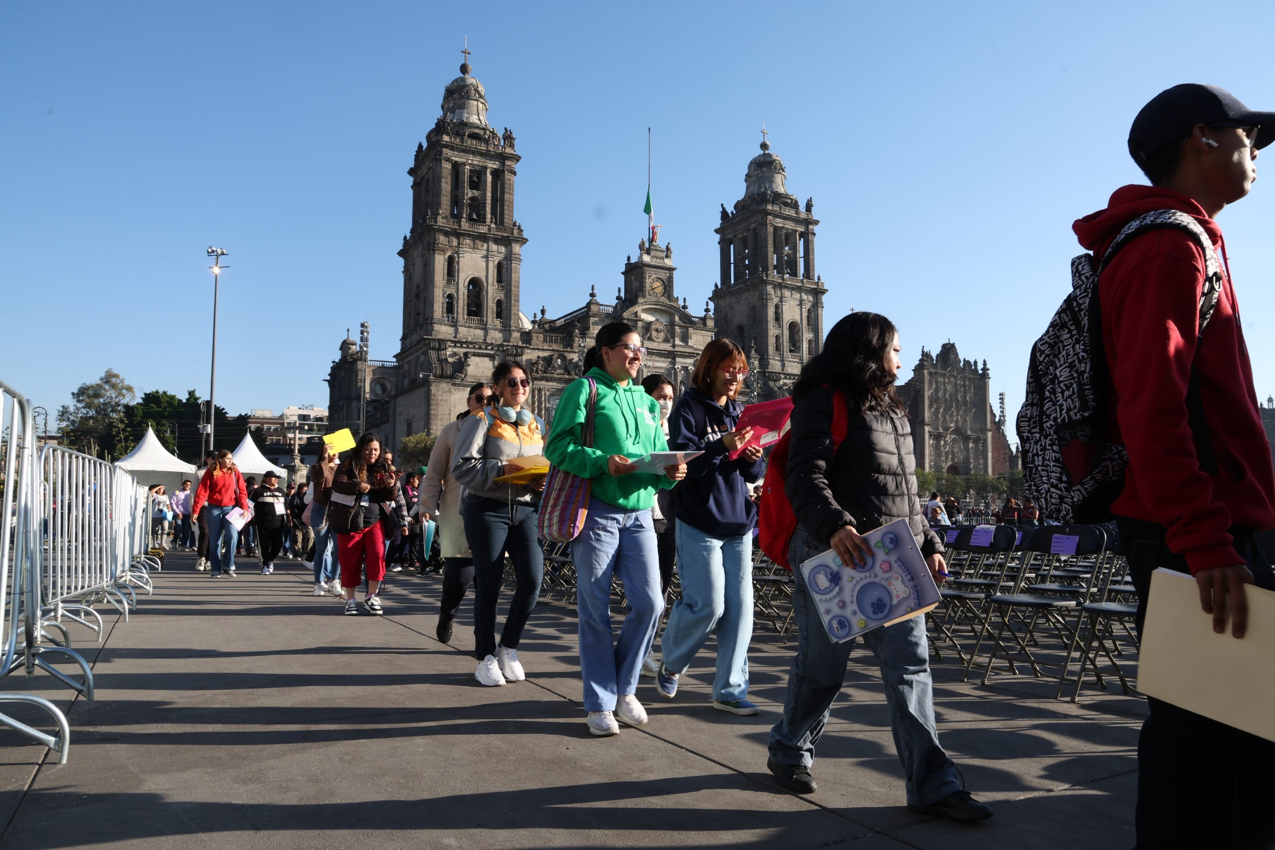 Beca a Universitarias y Universitarios para Transporte y Más. Fotografía: La Isabel.