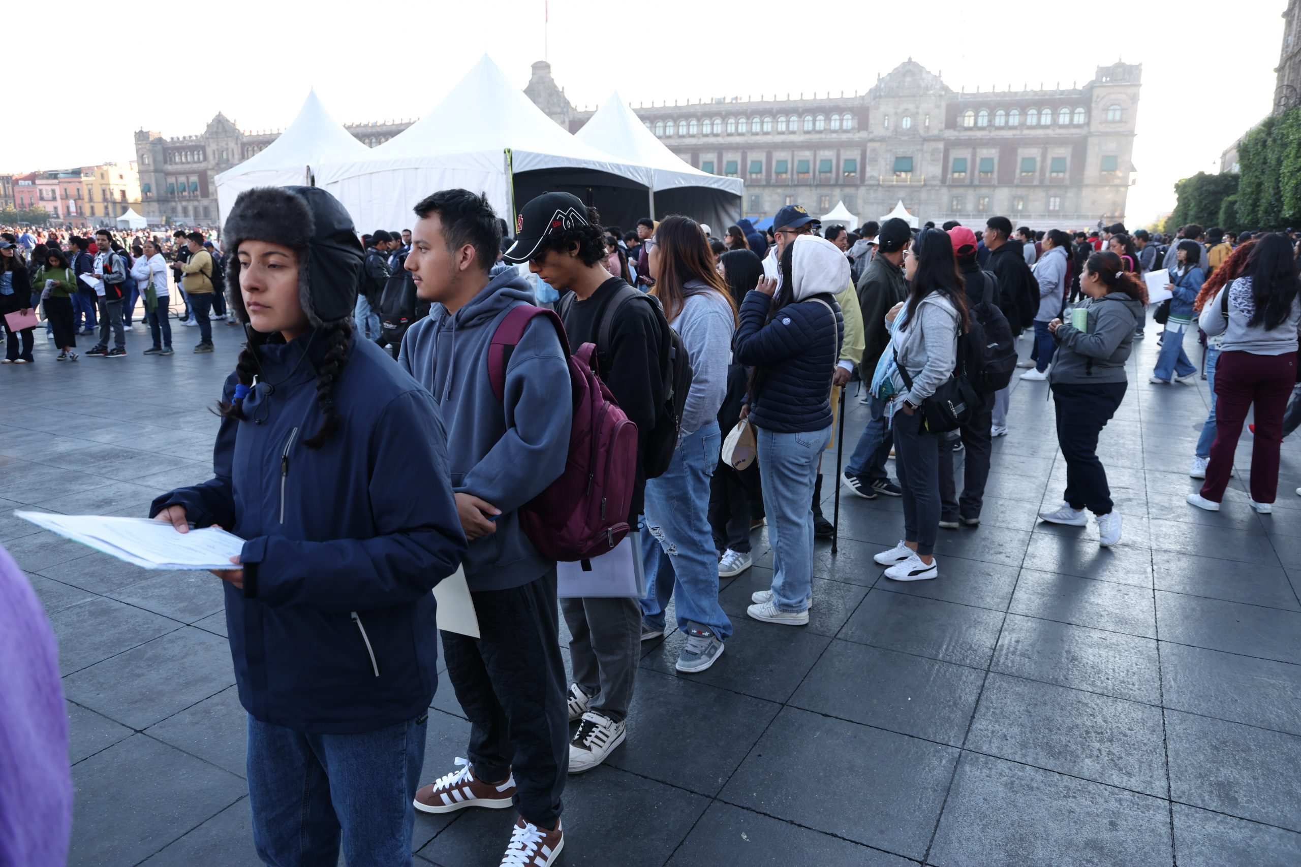 Beca a Universitarias y Universitarios para Transporte y Más. Fotografía: La Isabel.