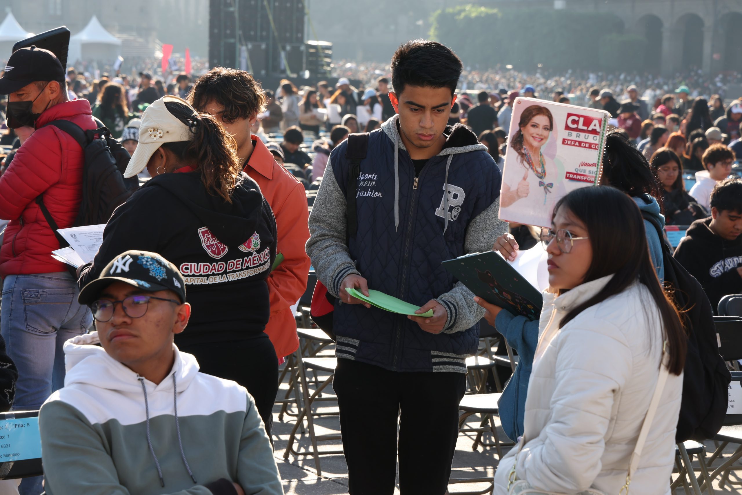 Beca a Universitarias y Universitarios para Transporte y Más. Fotografía: La Isabel.