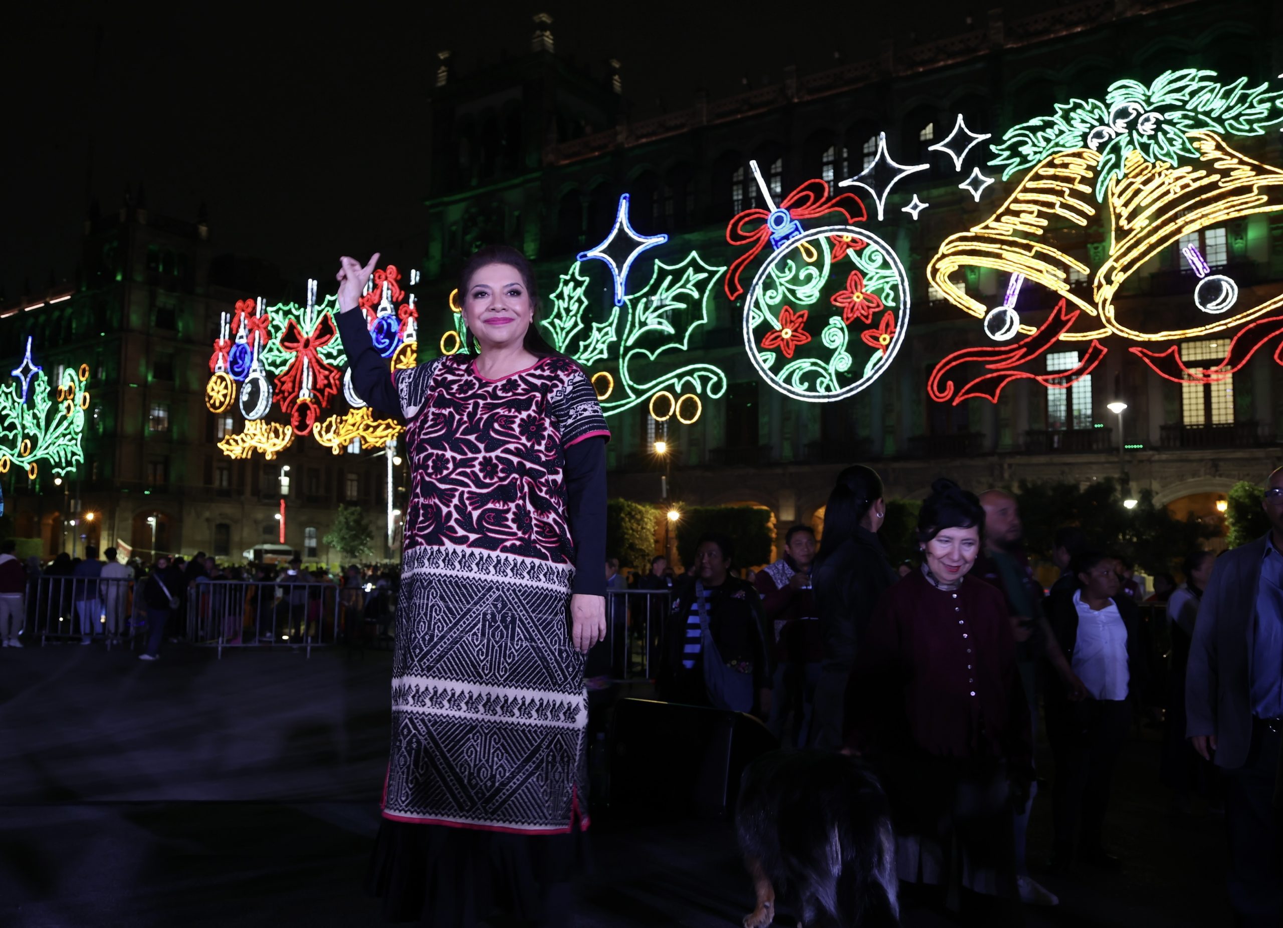 Encendido del alumbrado navideño en el Zócalo capitalino. Fotografía: La Isabel.