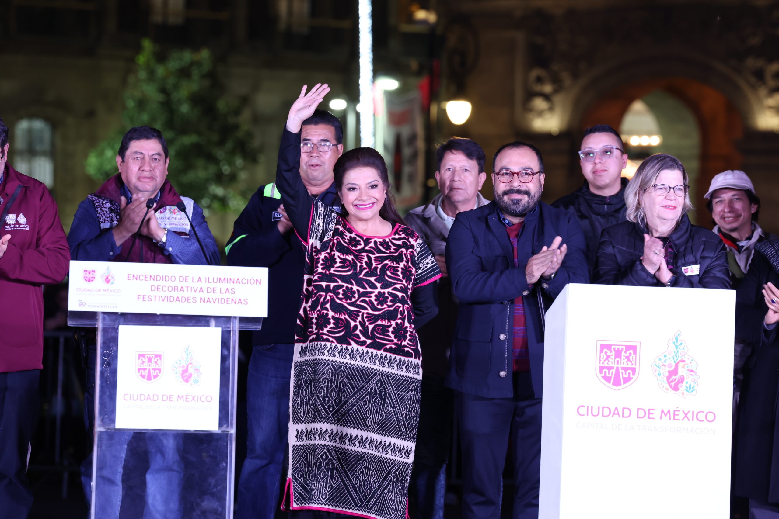 Encendido del alumbrado navideño en el Zócalo capitalino. Fotografía: La Isabel.