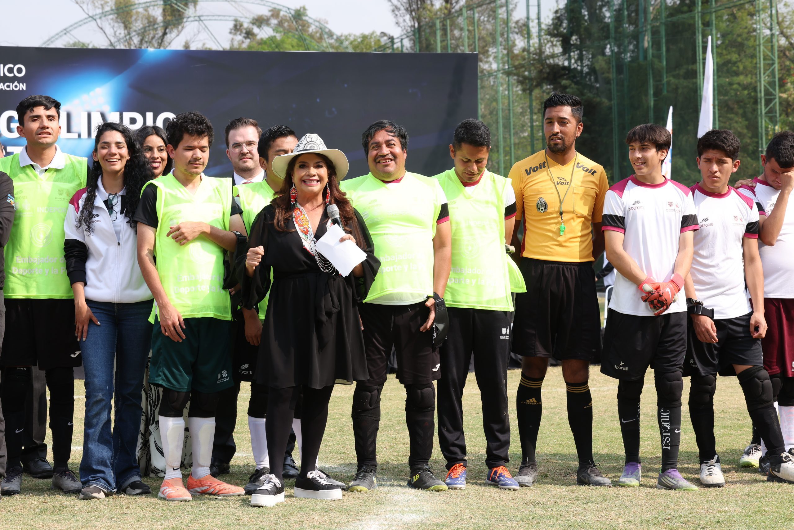 Anuncia Clara Brugada partido de futbol entre las Selecciones de Talla Baja de México y Estados Unidos en el marco del Mundial 2026. Fotografía: La Isabel.