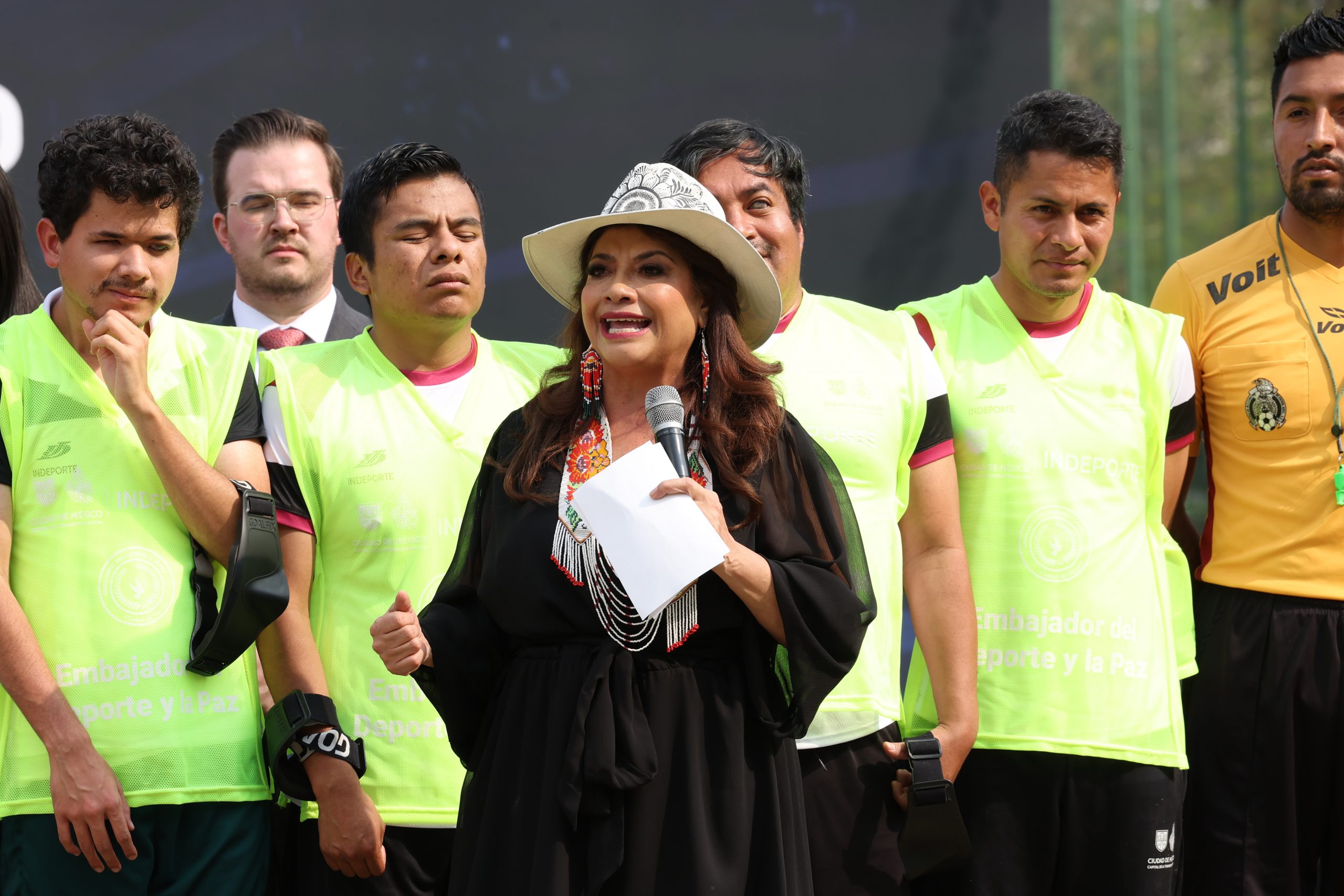 Anuncia Clara Brugada partido de futbol entre las Selecciones de Talla Baja de México y Estados Unidos en el marco del Mundial 2026. Fotografía: La Isabel.