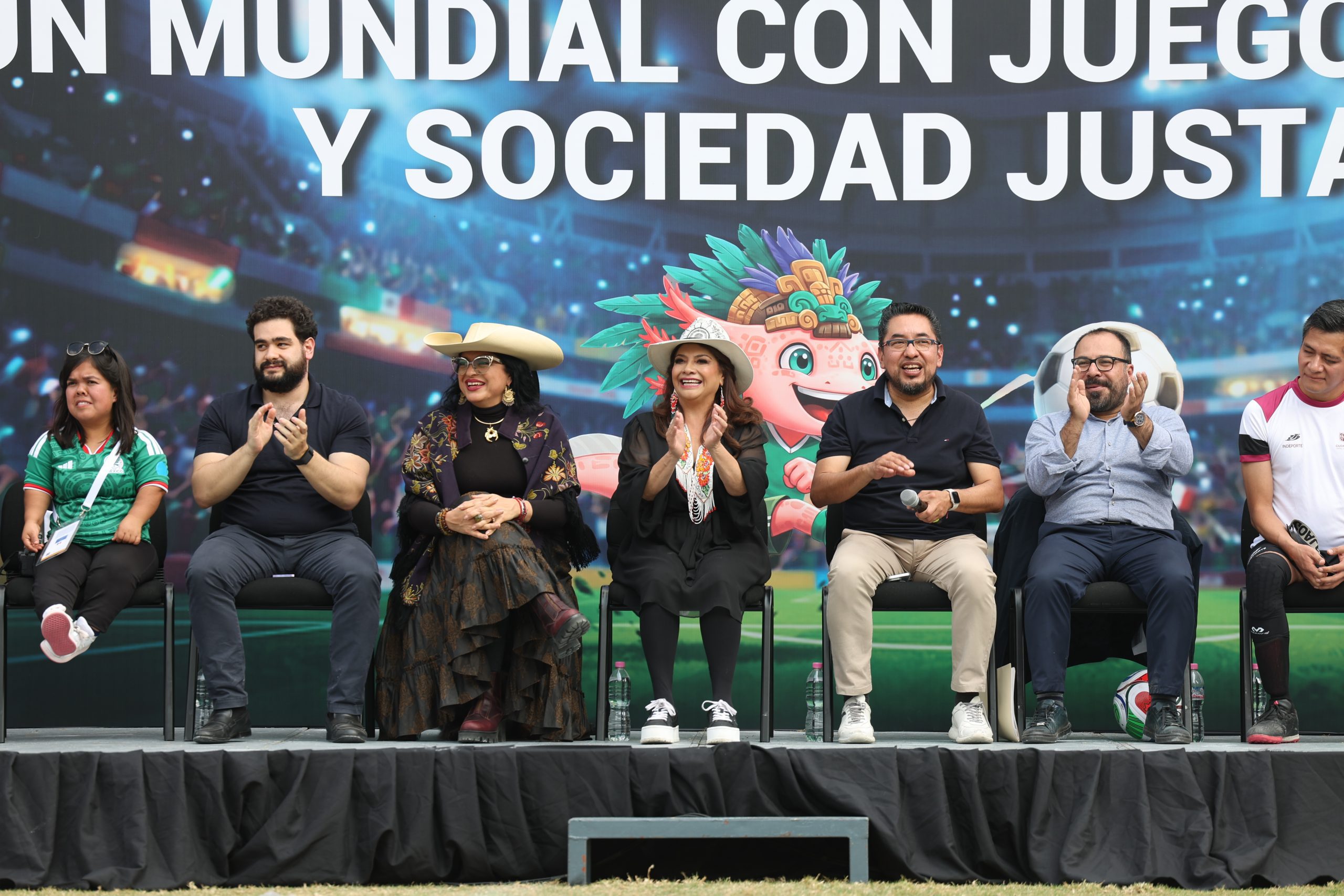 Anuncia Clara Brugada partido de futbol entre las Selecciones de Talla Baja de México y Estados Unidos en el marco del Mundial 2026. Fotografía: La Isabel.