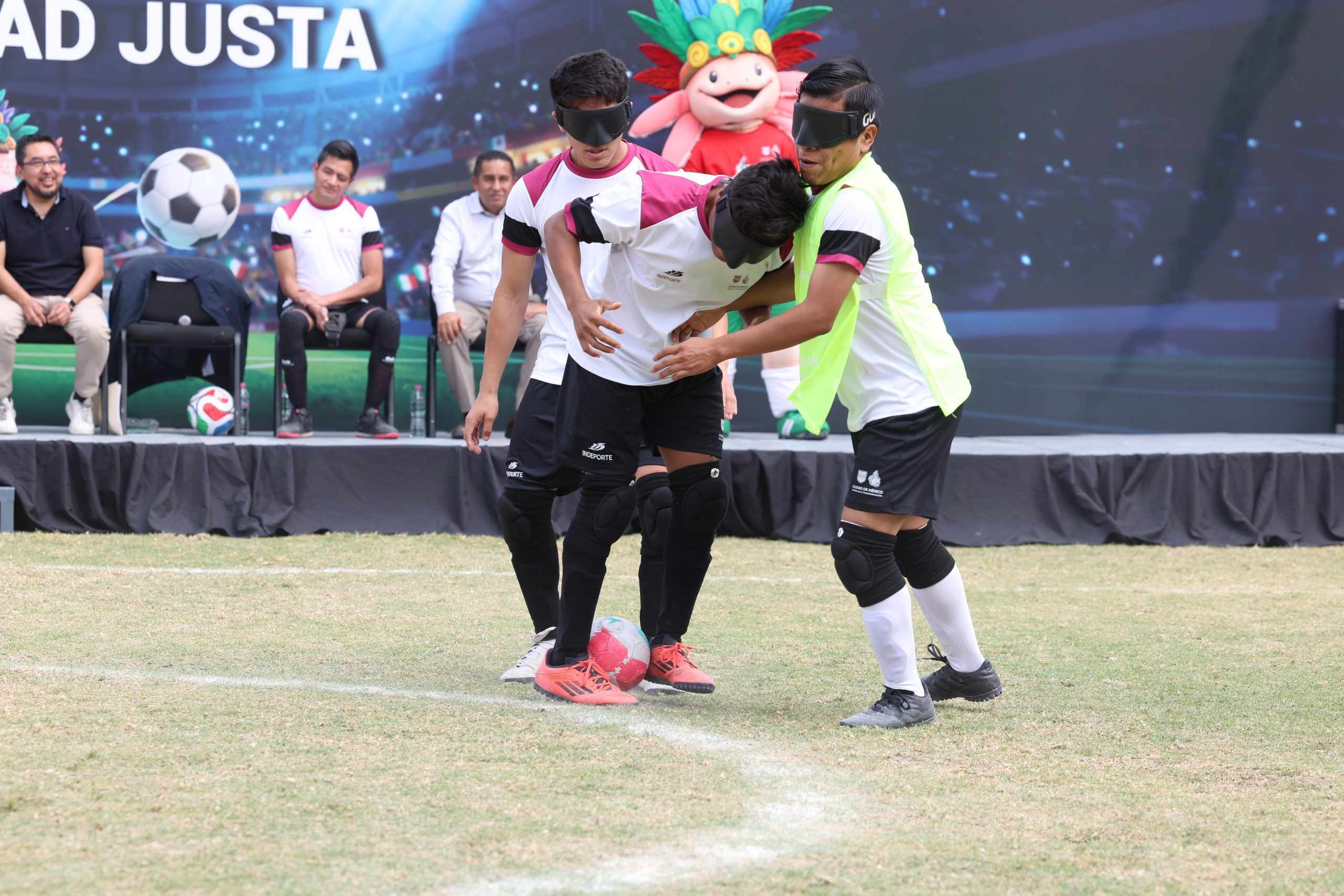 Anuncia Clara Brugada partido de futbol entre las Selecciones de Talla Baja de México y Estados Unidos en el marco del Mundial 2026. Fotografía: La Isabel.