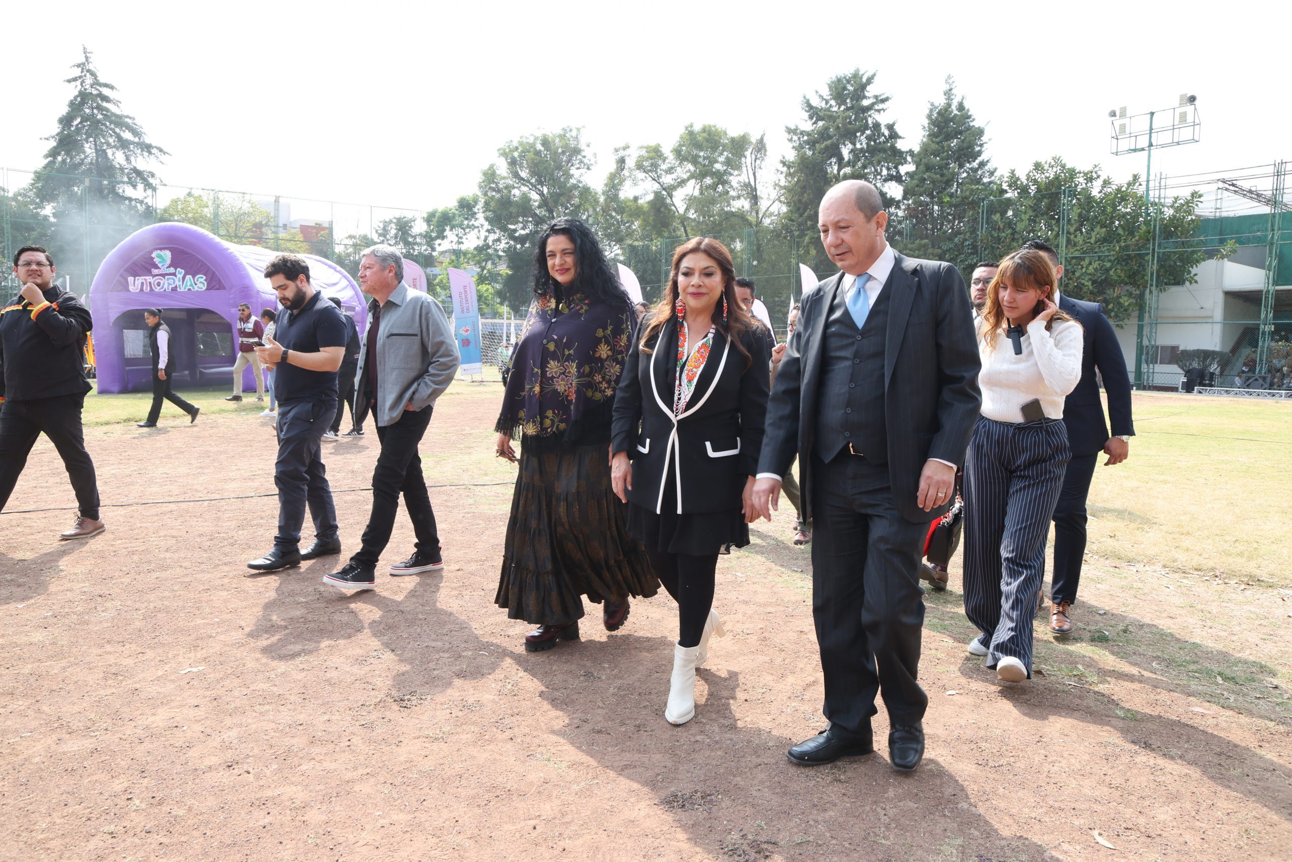Presenta Clara Brugada la Placa Vehicular Conmemorativa del Mundial 2026: Fotografía: La Isabel.