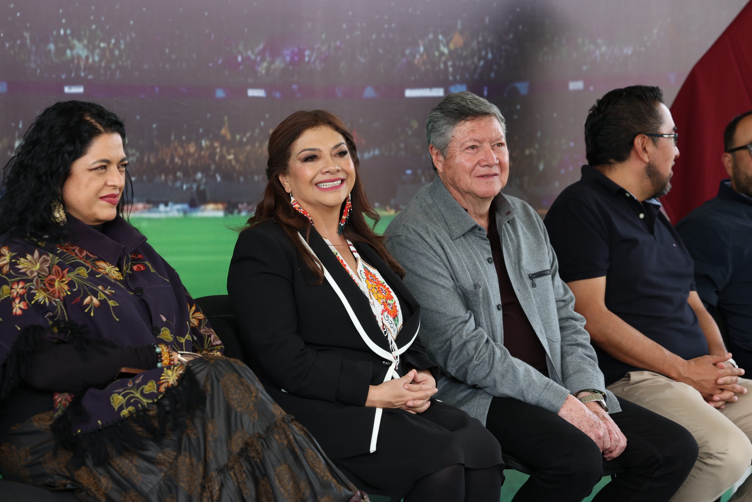 Presenta Clara Brugada la Placa Vehicular Conmemorativa del Mundial 2026: Fotografía: La Isabel.