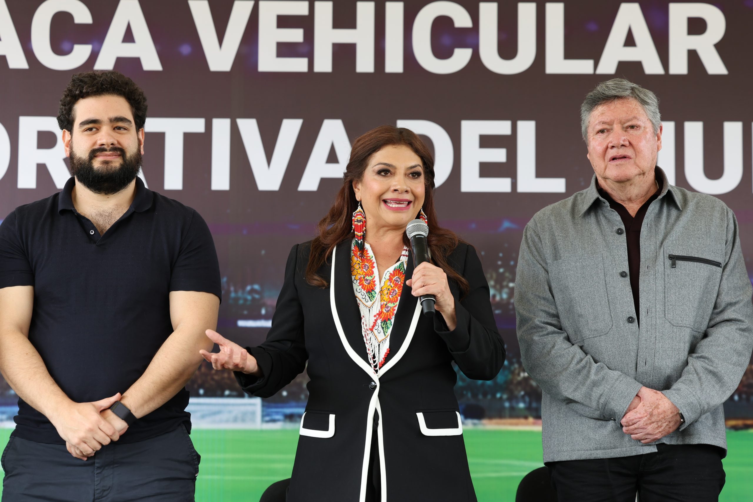 Presenta Clara Brugada la Placa Vehicular Conmemorativa del Mundial 2026: Fotografía: La Isabel.