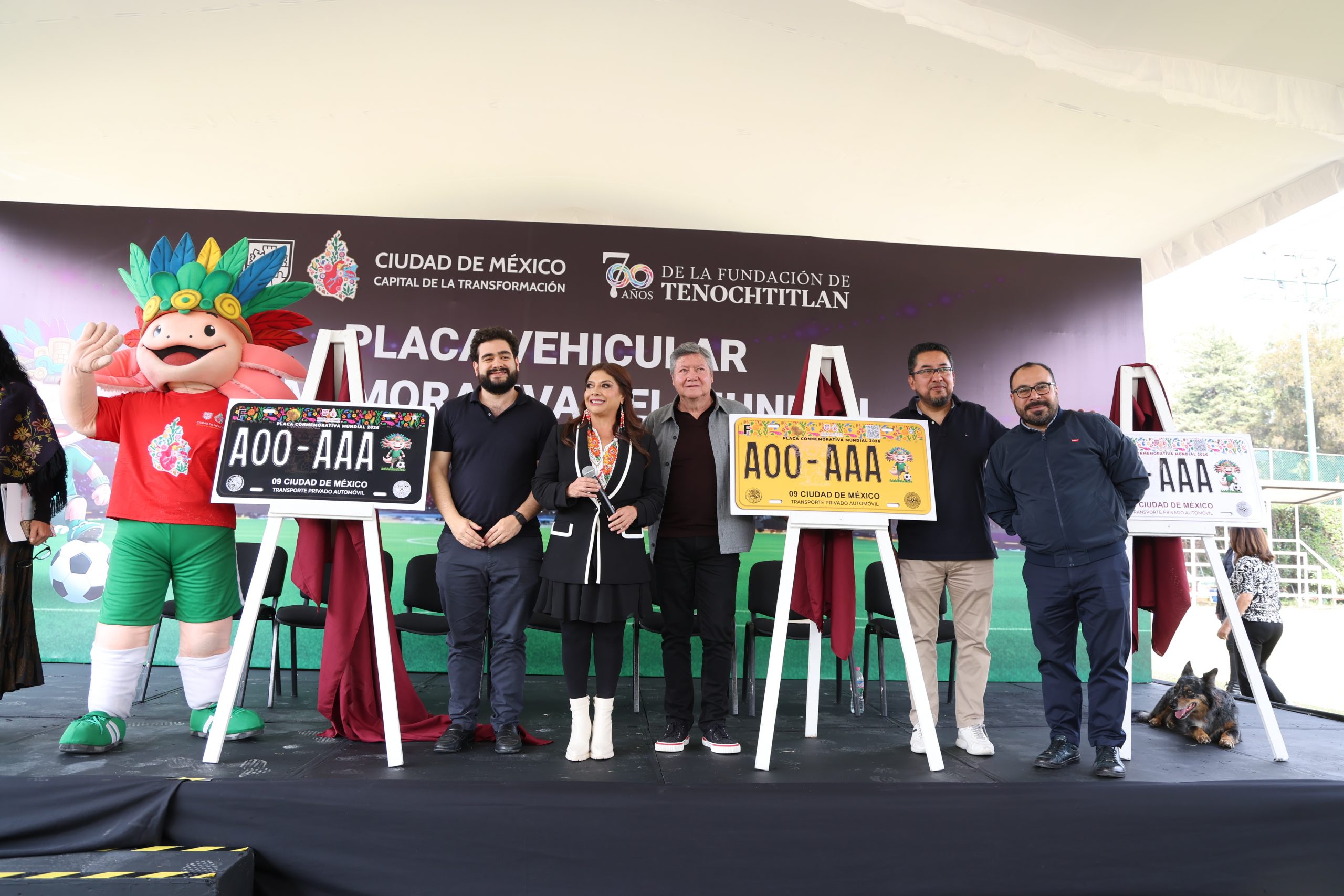 Presenta Clara Brugada la Placa Vehicular Conmemorativa del Mundial 2026: Fotografía: La Isabel.