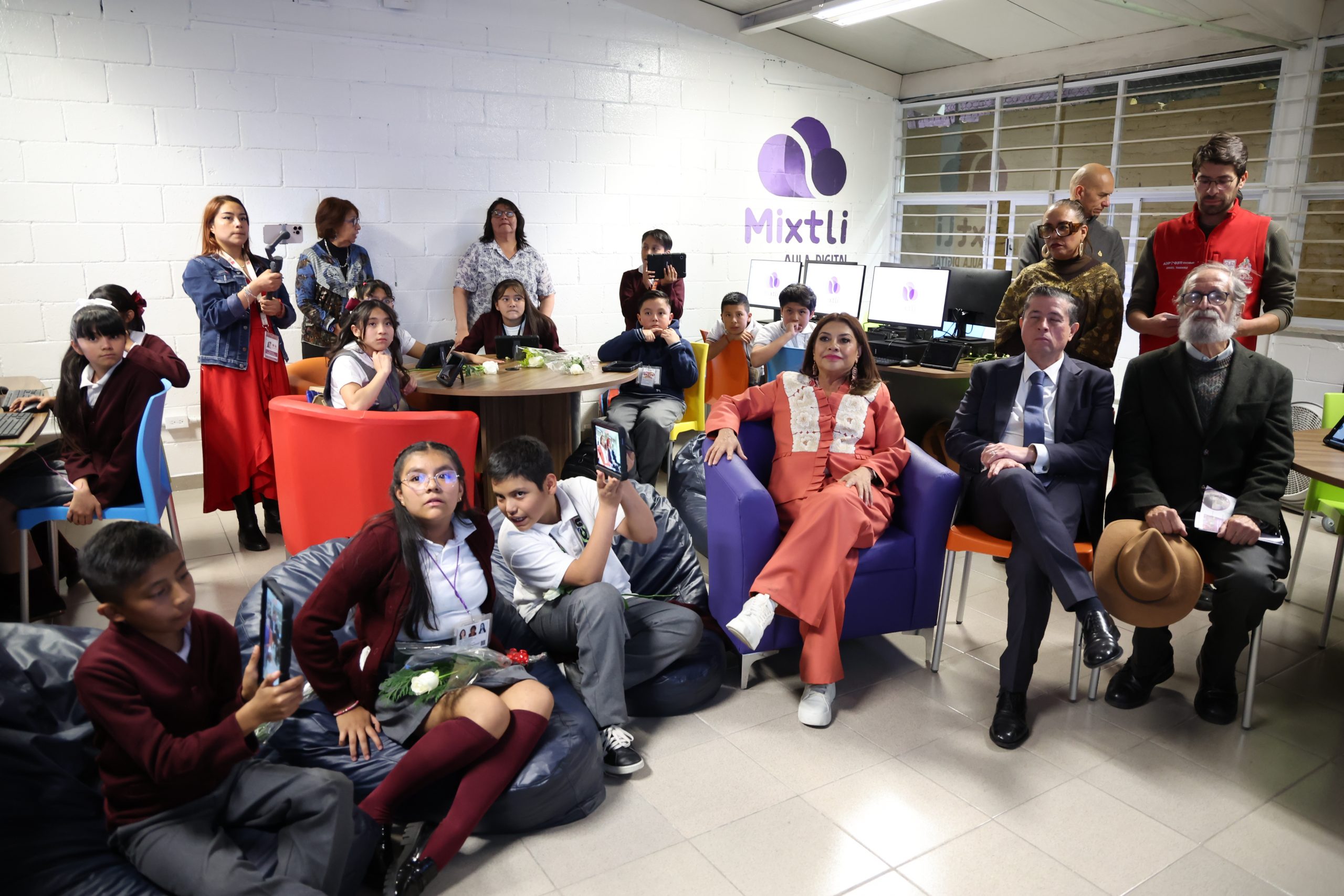 Gobierno Casa por Casa en Pedregal de Santo Domingo, alcaldía Coyoacán. Fotografía: La Isabel.