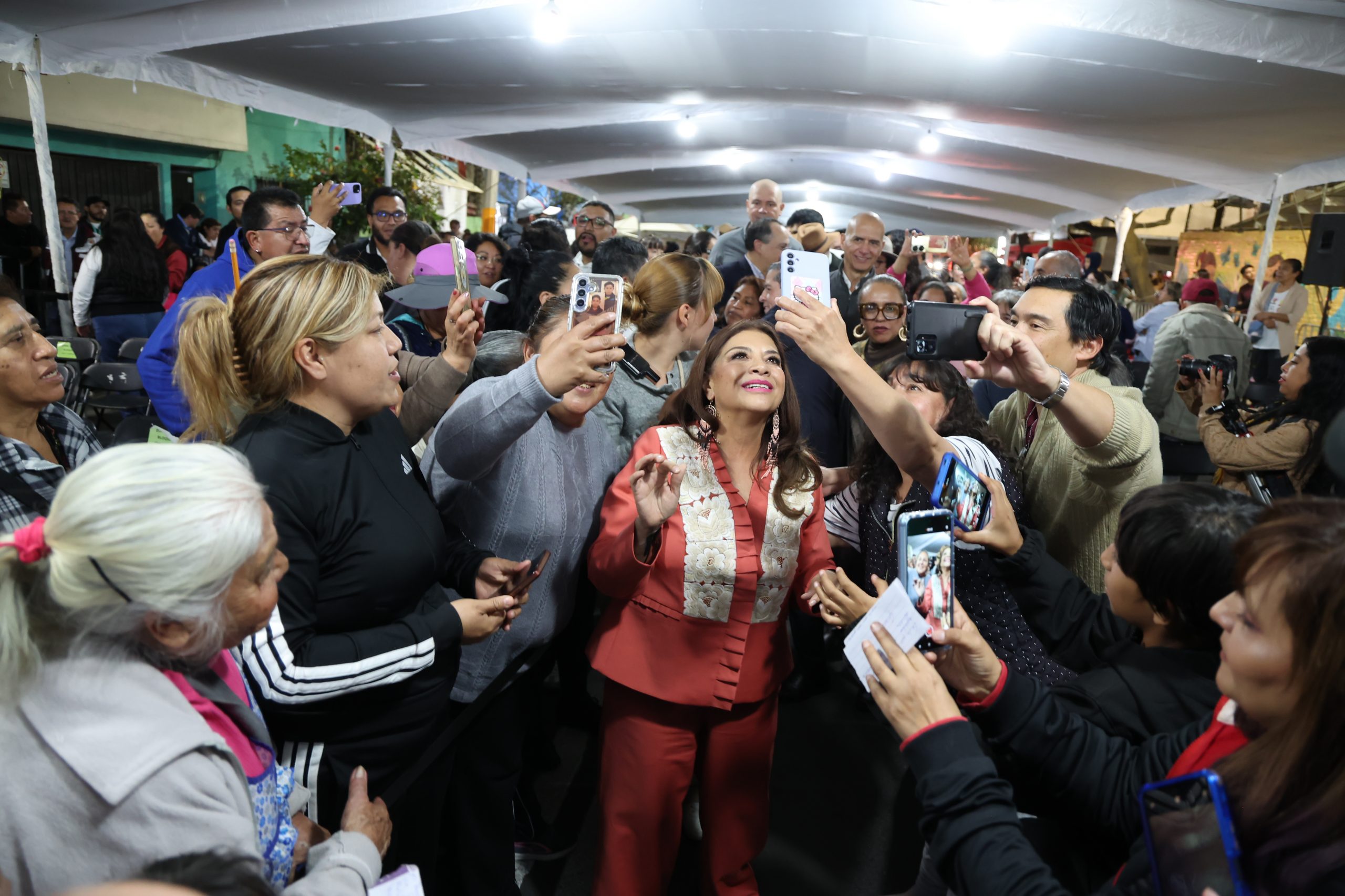 Gobierno Casa por Casa en Pedregal de Santo Domingo, alcaldía Coyoacán. Fotografía: La Isabel.