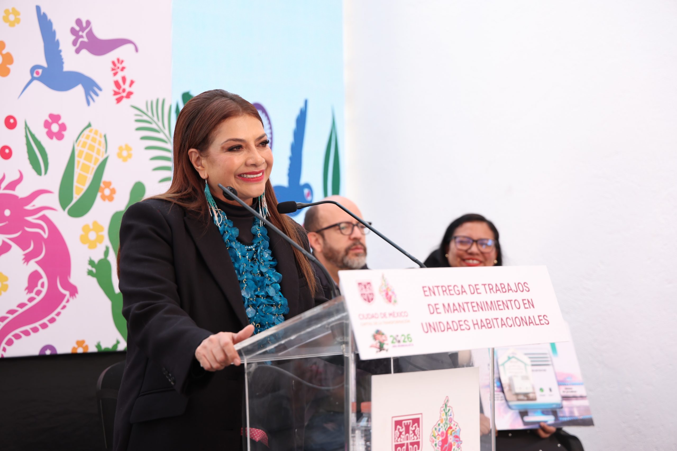 La Jefa de Gobierno, Clara Brugada, encabeza la entrega de acciones de mantenimiento en la Unidad Habitacional "8 de Agosto". Fotografía: La Isabel.