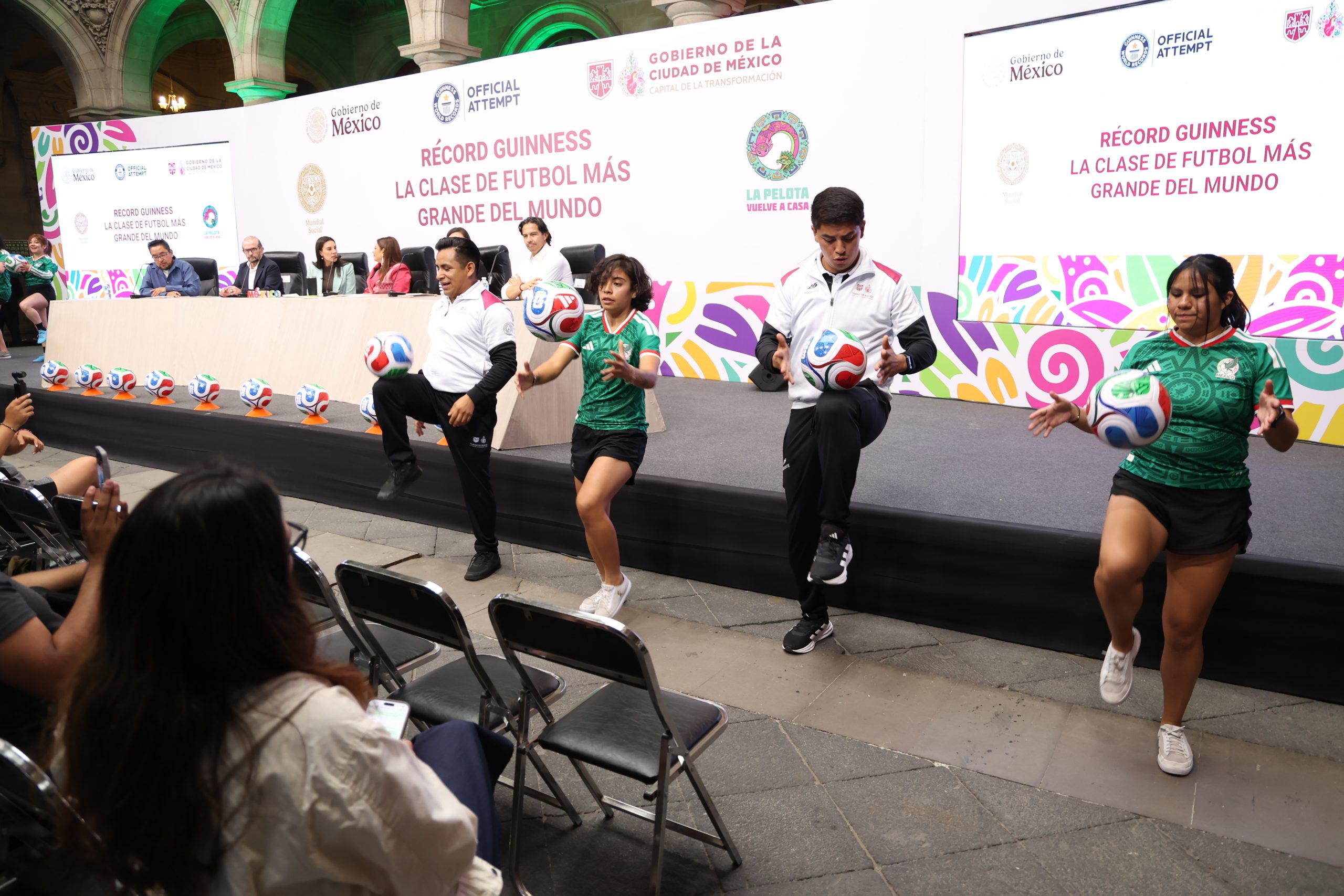 Conferencia de Prensa: Récord Guinness de la clase de fútbol más grande del mundo. Fotografía: La Isabel.
