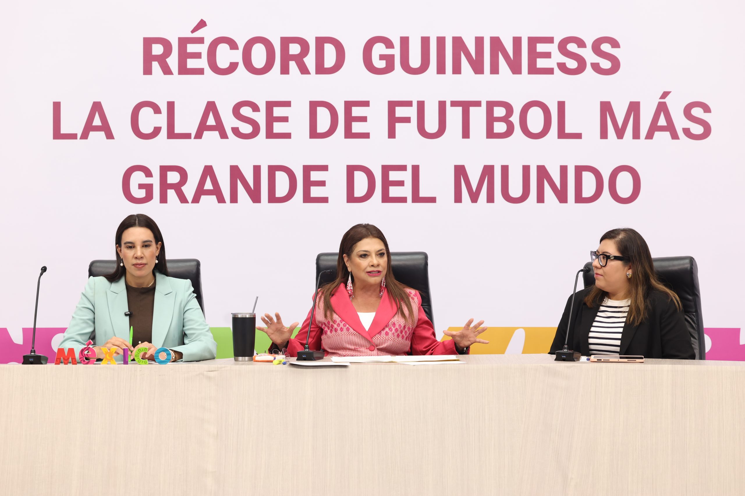Conferencia de Prensa: Récord Guinness de la clase de fútbol más grande del mundo. Fotografía: La Isabel.