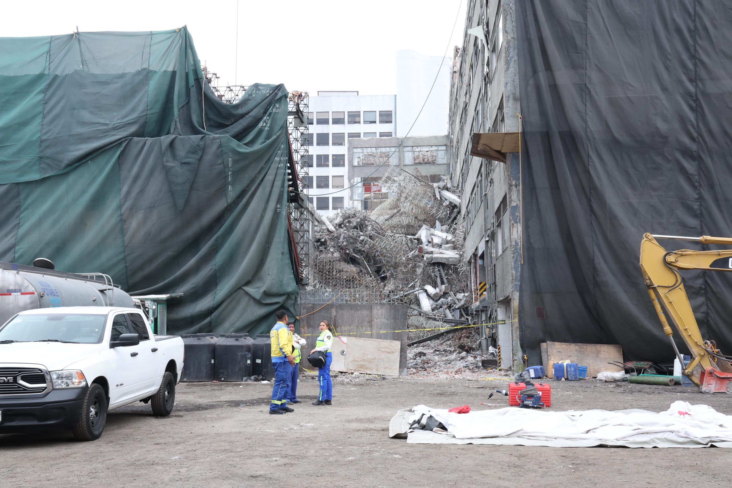 Derrumbe de edificio de la calle Alfredo Chavero y San Antonio Abad. Fotografía: La Isabel.