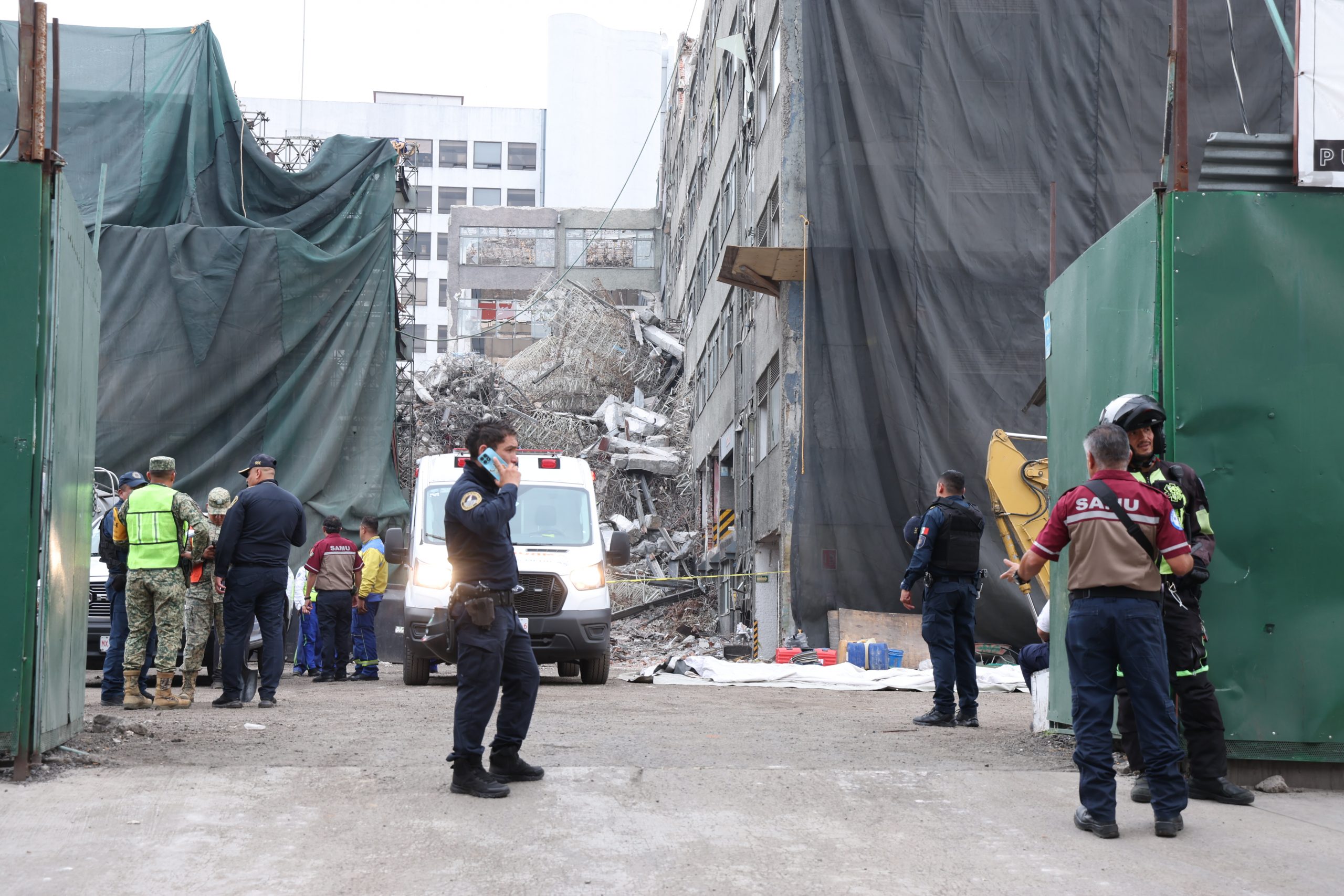 Derrumbe de edificio de la calle Alfredo Chavero y San Antonio Abad. Fotografía: La Isabel.