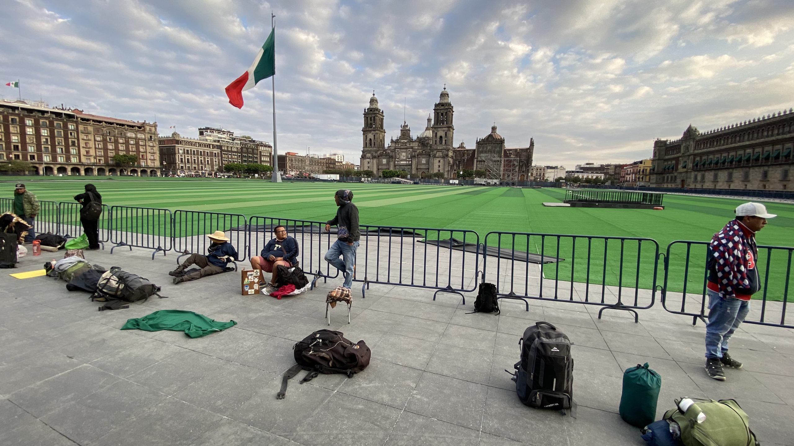Mega cancha de fútbol en el Zócalo de la Ciudad de México. Imagen: La Isabel.